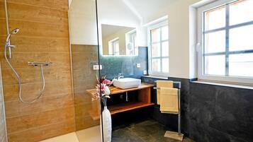Deluxe-Apartment, Bergblick | Badezimmer