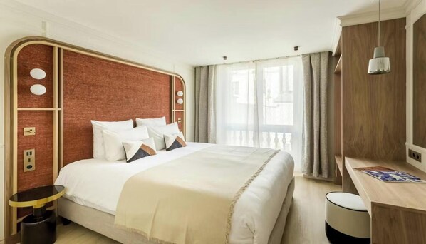 6 bedrooms, desk, iron/ironing board, free WiFi