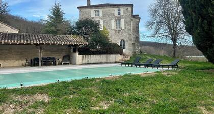 Country house with private pool sleeps 8