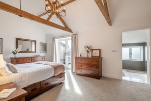 4 bedrooms, iron/ironing board, free WiFi, bed sheets