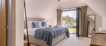Old School House - Four Bedroom House, Sleeps 8