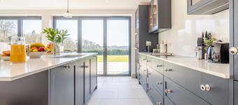Hay Hill House - Four Bedroom House, Sleeps 8