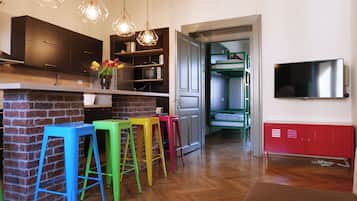 Full-sized fridge, microwave, stovetop, dishwasher