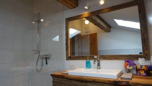 Apartment | Badezimmer | Haartrockner, Handtücher