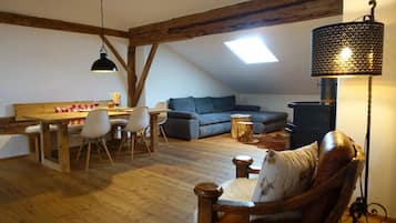 Apartment | Wohnbereich | Kamin
