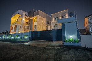 Front of property - kingstelescape (Accra)