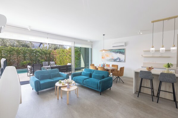 Villa, 3 Bedrooms, Private Pool, Garden View | Living room