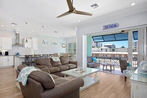 TV - 🏖️Private Heated Saltwater Pool-Steps to Beach-Reef of Paradise🏖️ (Fort Myers Beach)