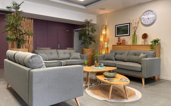 Lobby sitting area - Zenao Appart'hôtels Challans (Challans)