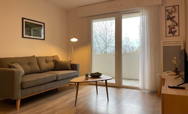 Apartment, 1 Bedroom | Living room