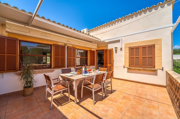 House | Outdoor dining