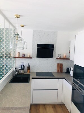 Refrigerador, microondas, horno, lavavajillas