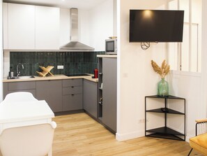 Frigorifero, microonde, forno, lavastoviglie