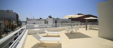 Superior-Doppelzimmer, Stadtblick | Terrasse/Patio