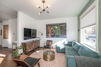 Northside Nook Home for 6!