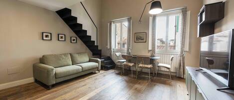 Comfort Duplex, Balcony | Living area