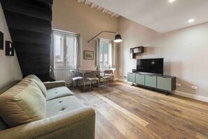 Comfort Duplex, Balcony | Living area