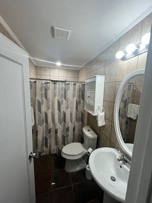 Shower, hair dryer, towels, soap - Charming, spacious, 2-bedroom house with WiFi, AC in enjoyable Rio Hondo. (Rio Hondo)