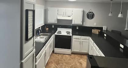 Charming, spacious, 2-bedroom house with WiFi, AC in enjoyable Rio Hondo.