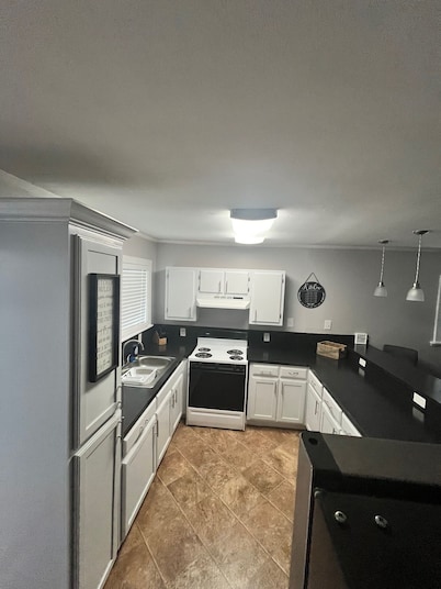 Charming, spacious, 2-bedroom house with WiFi, AC in enjoyable Rio Hondo.