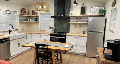 Heart of Monument - Cottage with WiFi access