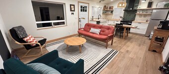 Heart of Monument - Cottage with WiFi access