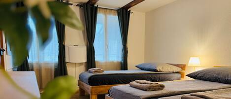 2 室のベッドルーム、アイロン / アイロン台、WiFi、ベッドシーツ