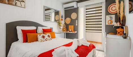 Free WiFi, bed sheets