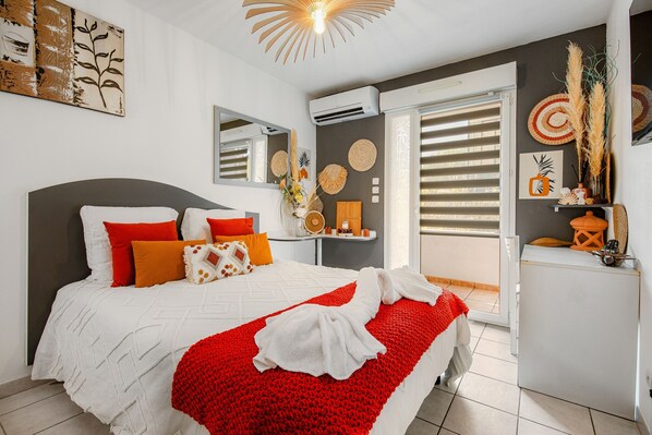 WiFi (無料)、ベッドシーツ