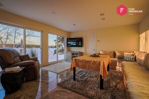 Smart TV, reproductor de DVD y libros