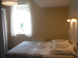 1 chambre, fer et planche à repasser, Wi-Fi, draps fournis