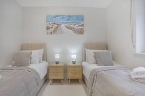 Schreibtisch, Bügeleisen/Bügelbrett, Reisekinderbett, kostenloses WLAN