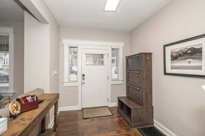 House, Multiple Beds, Kitchen, City View (Queen City Homestead) | Interior