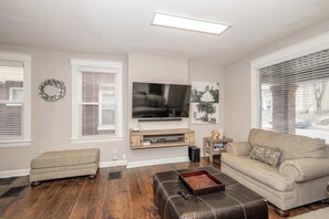 House, Multiple Beds, Kitchen, City View (Queen City Homestead) | Living area