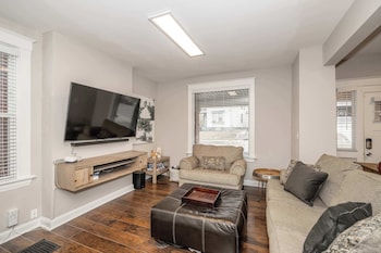 Queen City Homestead For 6!