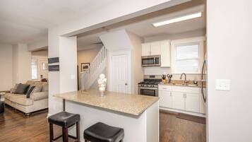 House, Berbilang Katil, Kitchen, City View (Queen City Homestead) | Dapur peribadi | Peti sejuk, ketuhar gelombang mikro, ketuhar, dapur