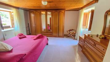 House, Garden View | 3 bedrooms, free WiFi