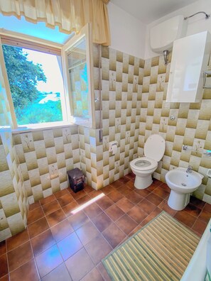 Rumah, pemandangan kebun | Kamar mandi