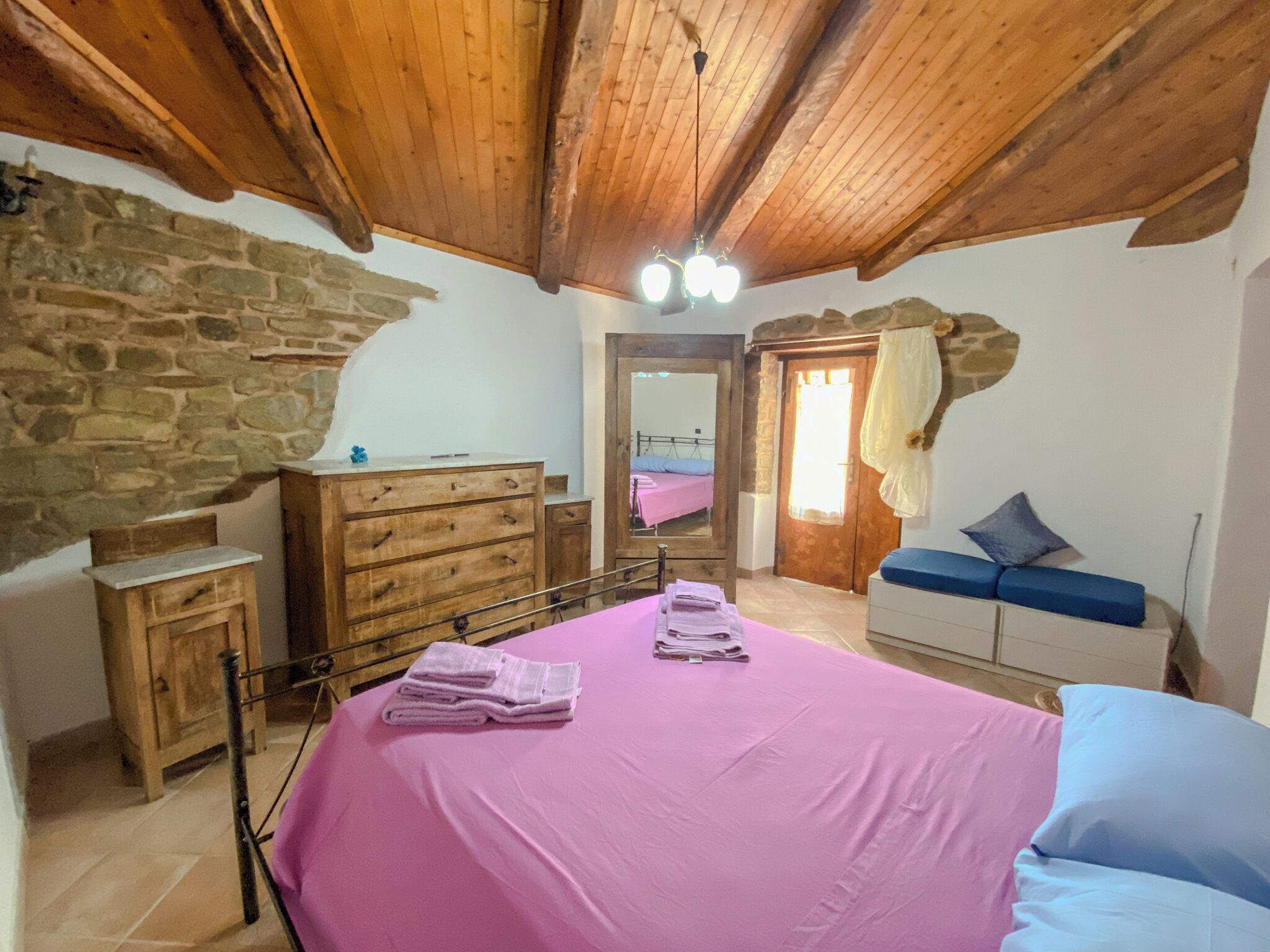 Casa, vista al jardín | 3 habitaciones y wifi gratis 