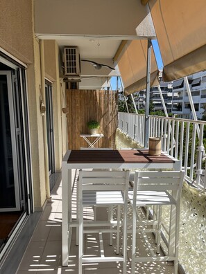 Outdoor dining - Athens Riviera Alimos by Comfort Club, Athens best getaway to enjoy Sea & Culture  (Alimos)