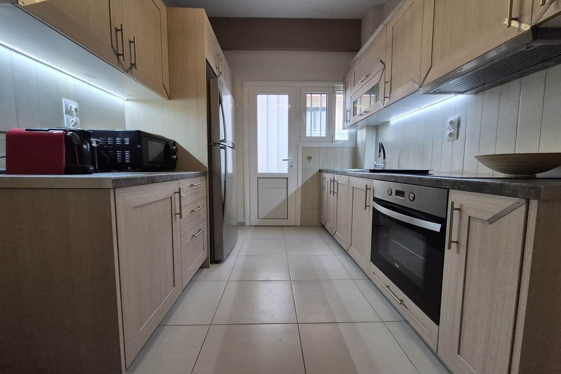 雪櫃、微波爐、焗爐、爐具