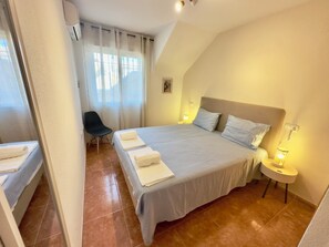 2 chambres, fer et planche à repasser, Wi-Fi, draps fournis