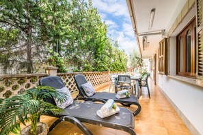 House | Outdoor dining