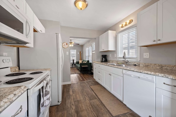 House, 2 Queen Beds, Patio, Garden View (The Cozy Bellows) | Private kitchen | Fridge, microwave, oven, stovetop