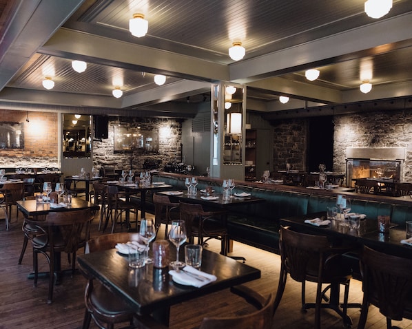 Dining - Corner Apartments  (Montréal)