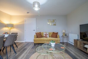 TV - Lendrick House - 3 bedroom home (Falkirk)