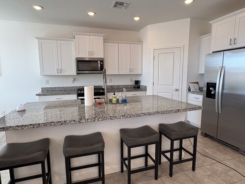 Luxurious 4-bedroom house in West Phoenix Close to West Gate and Phoenix Raceway