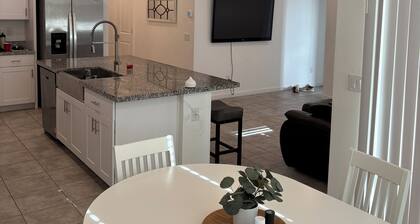 Sunlit 4-bedroom West Phoenix Home, Mountain Views & Close to West Gate