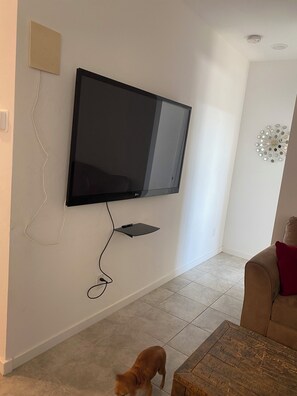 Smart TV - Luxurious 4-bedroom house in West Phoenix Close to West Gate and Phoenix Raceway (Tolleson)