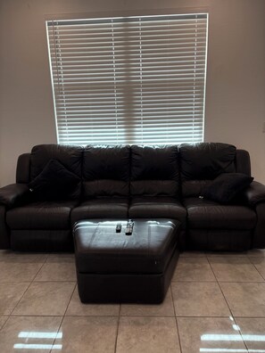 Smart TV - Sunlit 4-bedroom West Phoenix Home, Mountain Views & Close to West Gate (Tolleson)